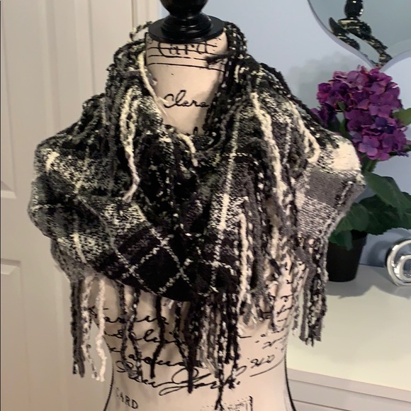 Oh So Soft Plaid Infinity Tassel Scarf - Picture 6 of 8